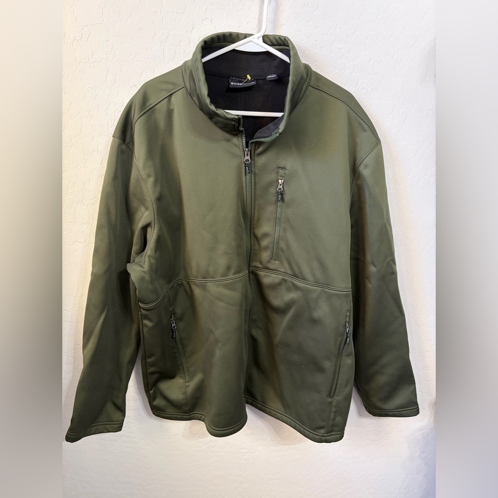 Swiss Tech Men's Forest Green Windbreaker
